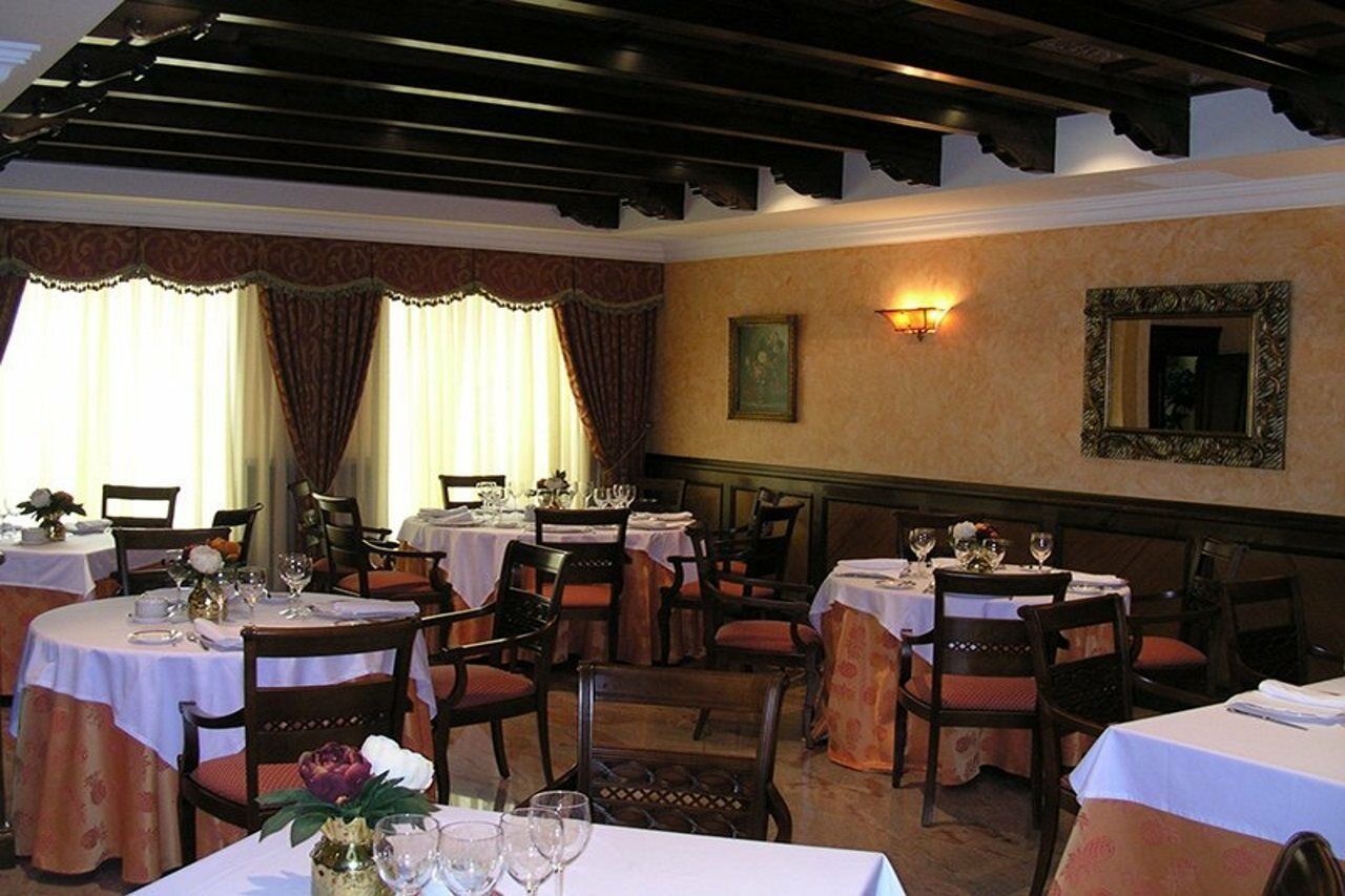 Santiago Hotel Linares  Restaurant billede